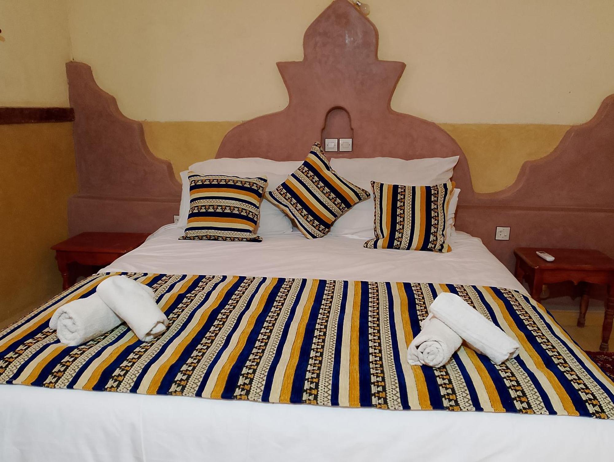 Hotel Riad Oasis Мерзуга Екстер'єр фото